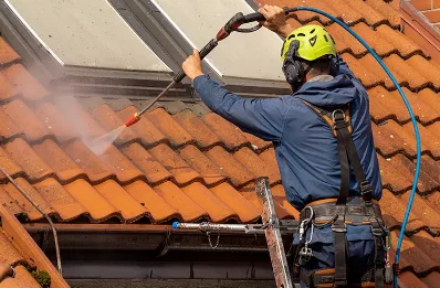 Démoussage et hydrofuge de toiture à Uzein
